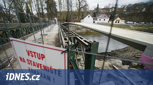 Třebíč, Köprü Bailey Köprüsü'nü kurtarmaya çalışacak. Zaten inişine karar vermiş olmasına rağmen