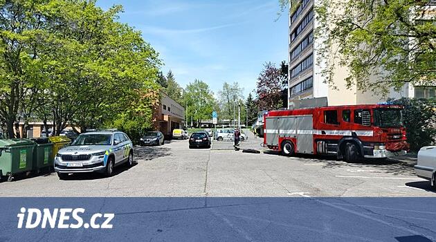 PARDUbice'deki en yüksek prefabrik olan polis müdahalesi. Orada ölü bir adam buldular