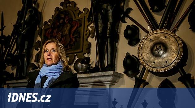 Rosenberg halkı onu Buquoy'un konuklarını bildiğini görecek. Kale turun yönünü çevirdi