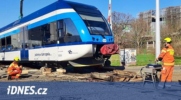 Olomouc'daki çökmüş trenden 400 litre dizel, akarsu ve nehir sızdı