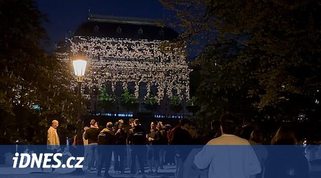Ulusal Tiyatro Binasında Video Eşleme Yıldönümü Buket