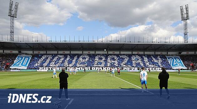 Bazal'da yeni bir futbol stadyumu tasarlamakla ilgilenen dört kişi Ostrava'ya kaydoldu