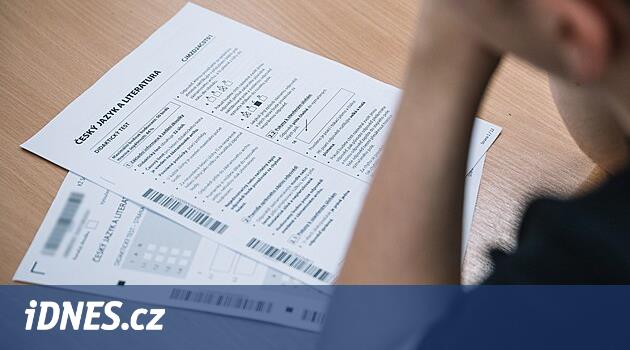 Okulun yüzlerce öğrencisi için yerleri yok. Öğretimin kalitesini düşürürdü