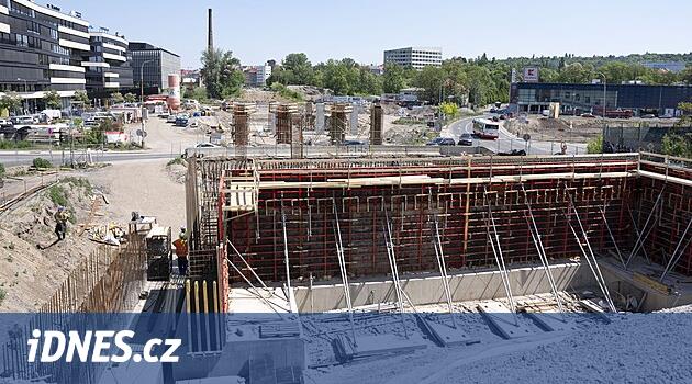 Libeňský most se nesmí zbourat, potvrdil Mlsna. Projekt na postavení repliky zastaven
