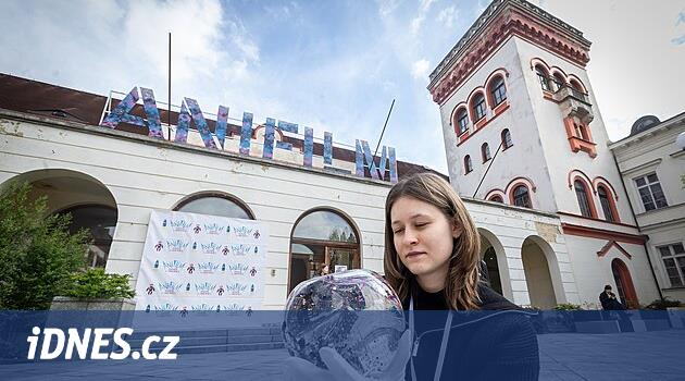 Anifilm Festivali, Çek yaratıcılarına ödüller verdi, film afişlerinin yazarını onurlandırdı
