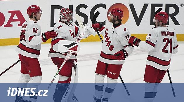 Oynat NHL: Carolina ortadan kaldırmayı reddetti, Florida'yı ilk kez yendi