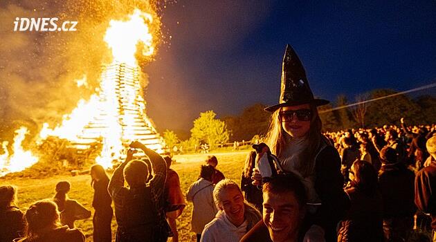Čarodějnice 2026 se blíží. Co už se nesmí pálit a kdo musí oheň předem nahlásit