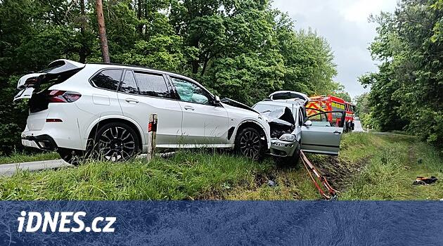 Jindřichův Hradec bölgesinde iki araba çarpıştı