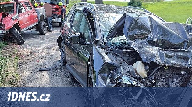 Bunlardan birinin sürücüsü Svitavy bölgesindeki üç araba çarpışmasında öldü, diğeri yaralandı