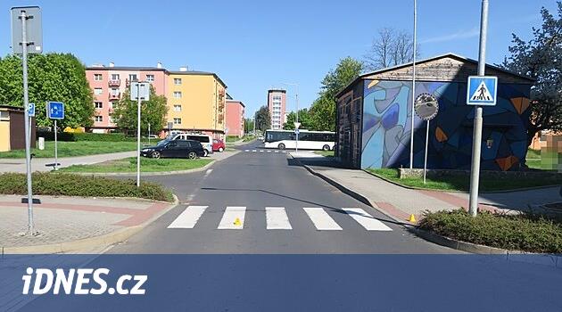 Crossing'deki adadaki sürücü kızı devirdi ve uzaklaştı