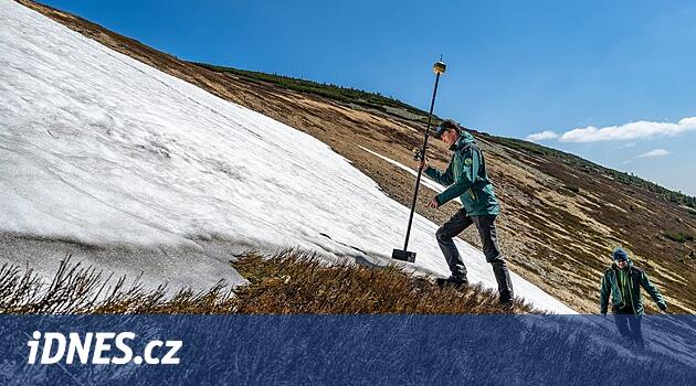 Dev Dağlardaki Cumhuriyet Haritası erir, sadece Çekler kalır
