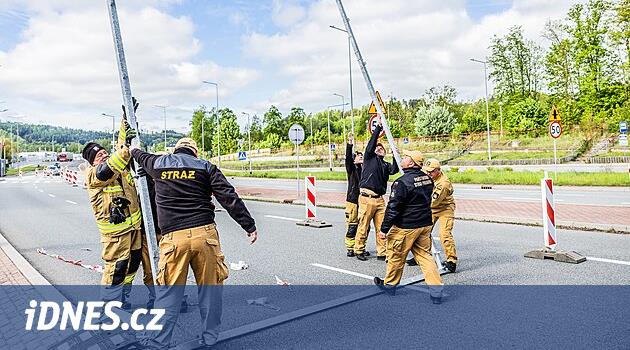 Nachod'da Crossing'de başlatılan direkler bir saçmalık kontrolü