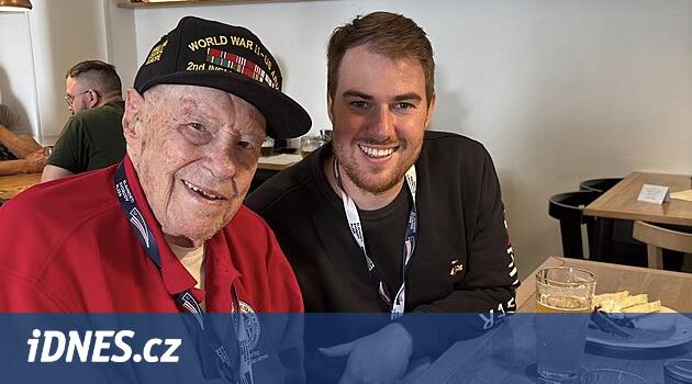 Tarihçi Jiří Klůc, 99 yaşındaki bir Amerikan Savaşı gazisi izledi