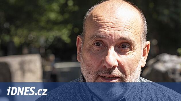 Prag Hayvanat Bahçesi Bobek'in Direktörü, Ekim sonunda eleştiri nedeniyle göreve istifa ediyor