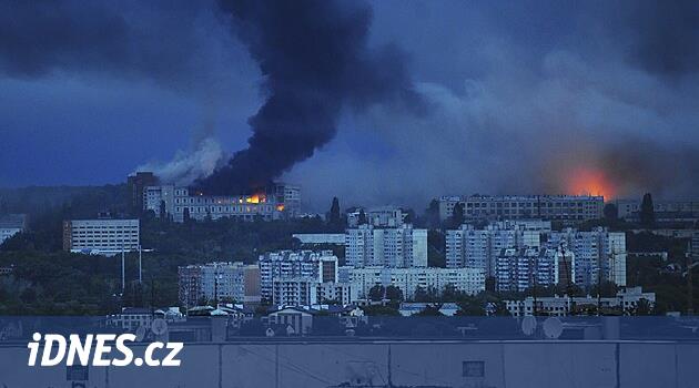 Ruské bomby zasáhly porodnici i věznici, noční útoky si vyžádaly 20 obětí
