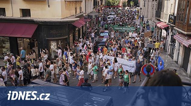 Mallorca má, co chtěla. Protesty odradily turisty, teď naříkají podniky i taxikáři