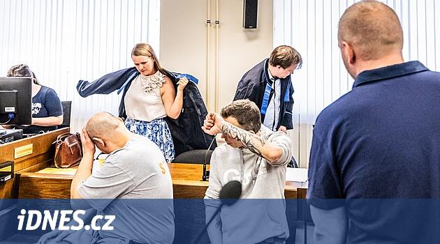 Soyguncular ev sahiplerini semil olarak bağladı ve soydu. Sekiz yıla kadar var