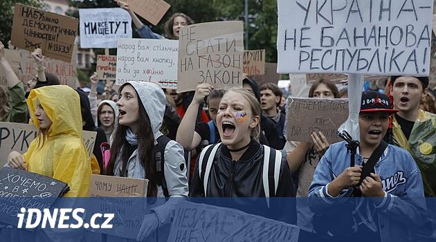 Na Ukrajině schválili zákon obnovující nezávislost protikorupčních institucí