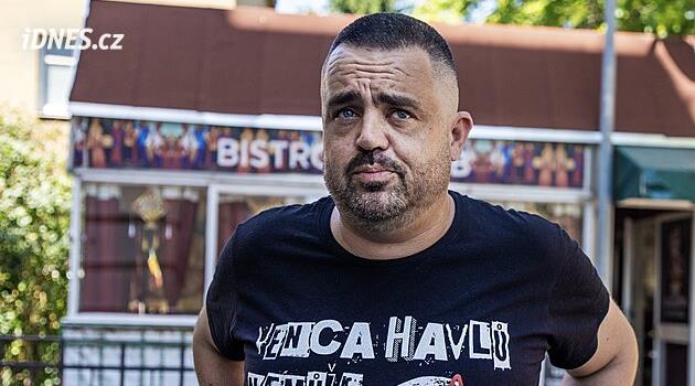 Sotva ohlásil návrat do politiky, na ulici Novotného napadl Cavali z hnutí Stačilo!