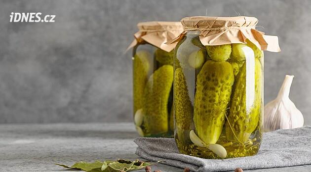 Pijete lák z okurek? Jedna nenápadná chyba při zavařování vás může stát zdraví