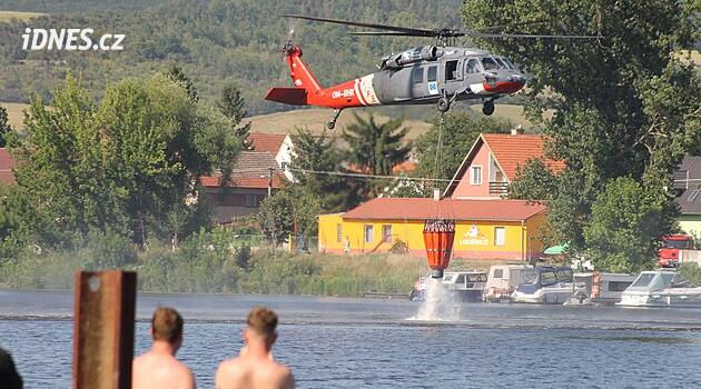 Požár u muničního skladu na Litoměřicku: Policie věc odložila, kvůli horku začala hořet munice