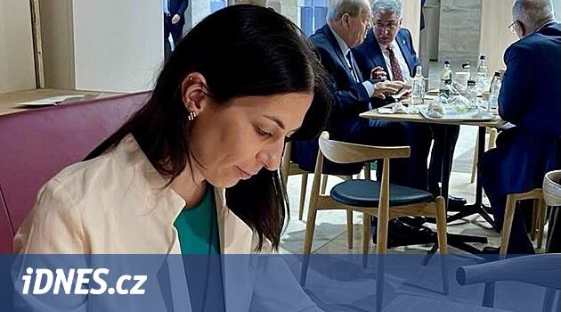 Nebudu dělat stafáž lžím. Pekarová odešla ze sálu při projevu šéfky ruského senátu