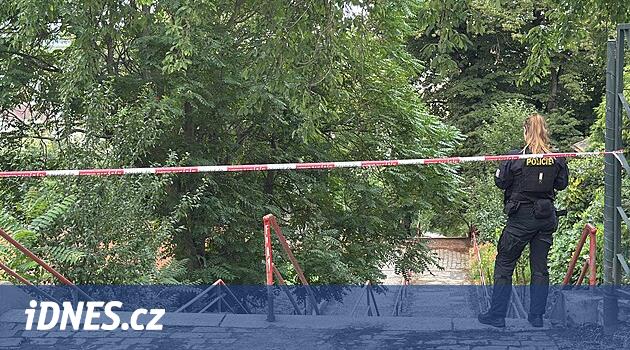 Na Albertově našla kolemjdoucí žena dva mrtvé, patrně jde o bezdomovce