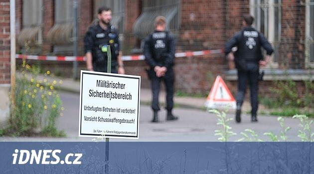 V Sasku se zřítil do řeky armádní vrtulník. Nehodu nepřežili nejméně dva lidé