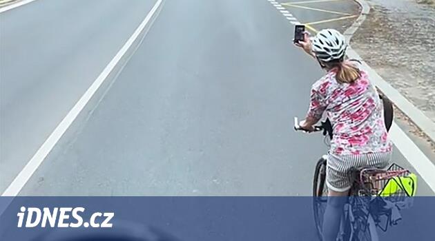 Policie už zná kamioňáka vybržďovaného cyklistkou. Ozvala se jeho manželka