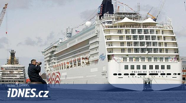 Výletní loď nechala pasažéry kvůli tsunami na Havaji. Ti žádají prošetření