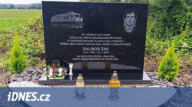Na kolejích zůstal jeho sen. Zesnulému strojvůdci od Dolní Lutyně odhalili pomník