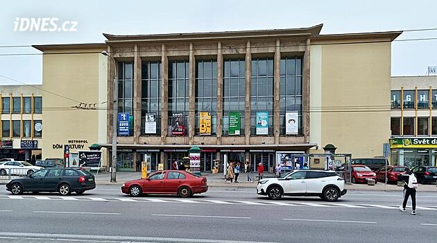 Bölge ve kent, Metropolis'in bir kısmını tiyatro için satın alma çabalarından vazgeçmedi