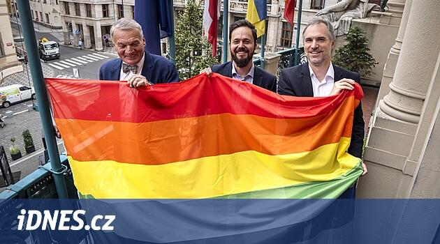 Prague Pride láká politiky. STAN i Piráti opět slibují manželství pro všechny