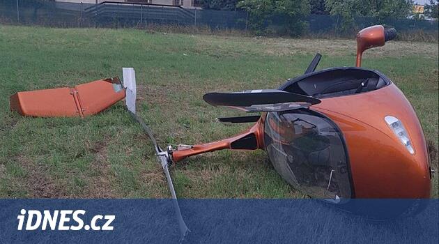 Stará Boleslav yakınında iki kişilik bir helikopter çöktü