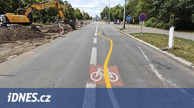 V Malešicích se „rozházel“ provizorní žlutý pás, auta vede i do protisměru