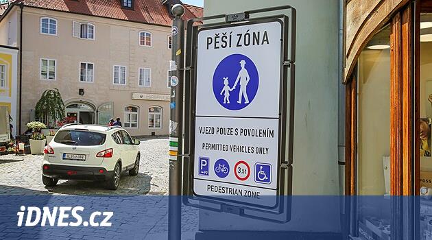 Český Krumlov Arabalar için tarihi çekirdeği kapattı, yaya bölgesine gitmeyeceksiniz