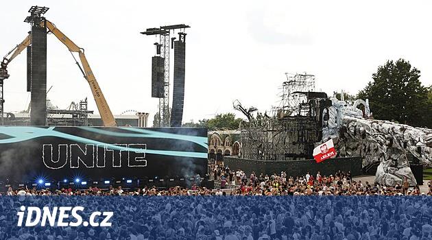 Tomorrowland 2025 festivali başladı. Yeni Stagi ile Metallica'ya yardım etti