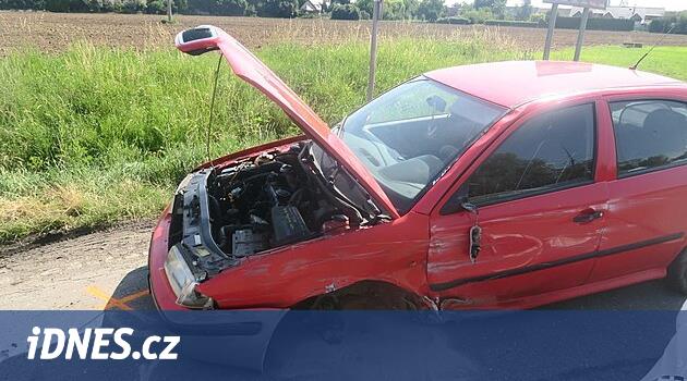 Mohelnice'deki araba kazada patladı, yaklaşmakta olan arabaya zarar verdi