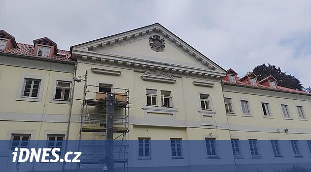 Kötü odalar yaşlıları terk etti, Borohrádek'teki Chateau yeniden yapılanmayı bekliyor