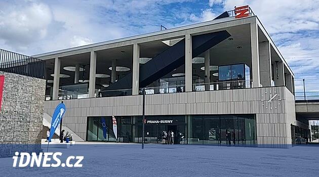 Vlaky se po letech vrací do Bubnů, vjedou přímo do budovy. Přibyla zastávka Výstaviště