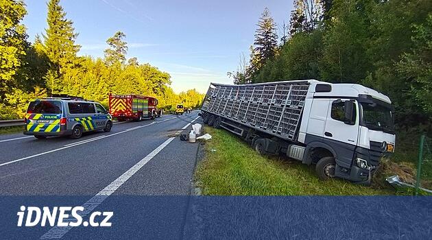 Liberec bölgesindeki iki binek otomobil ve bir kamyon kazasında sürücü öldü