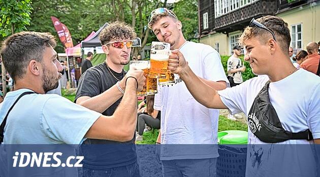 Charles Studánka'daki Pojez Fest eleştiriyi uyandırdı