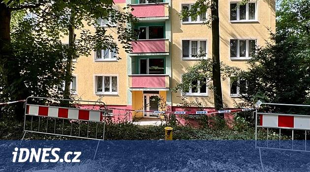 Chomutov'daki dengesiz bir evden insanlar bir şeyler için geri döndü