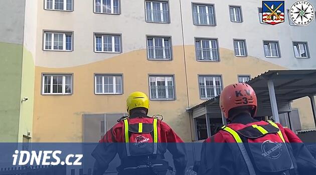 Adam, Karlovy'yi çağırdı, kendini öldürmek istediği polis memurlarını değiştirdi