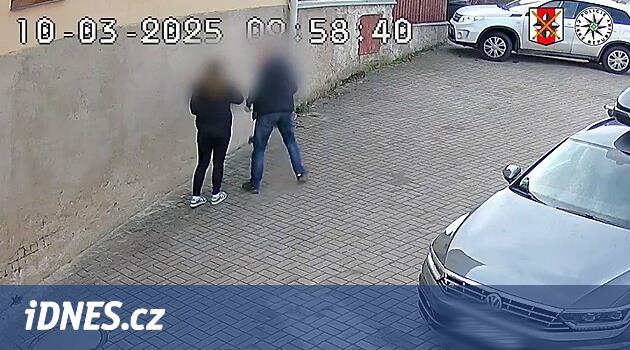 Adam katipi kamera tarafından çekilen ústí nad labem bölgesine uygulamaya çalıştı