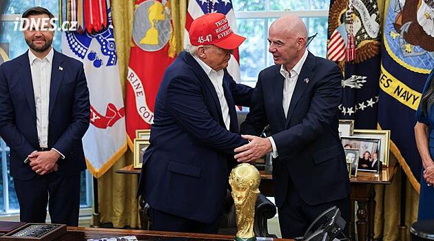 Bude Infantino pykat za servilnost k Trumpovi? Stížnost na něj už řeší i MOV