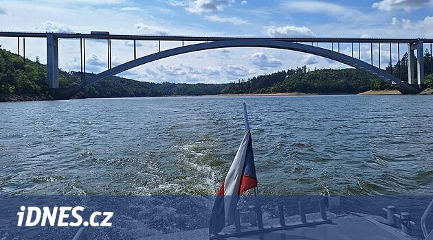 Sualtı dronu, Orlík'teki bir adamın cesedini keşfetti, Žďákov köprüsünden atladı