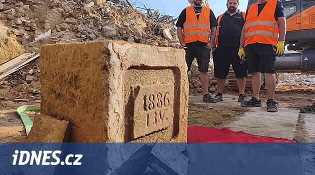 Yıkım, Lanškroun'daki “Tütün” temel taşını keşfetti