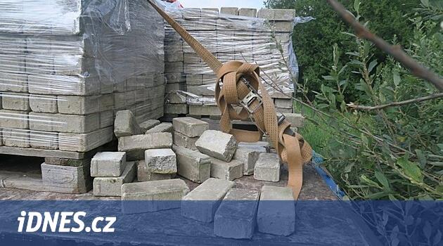 Česká lípa bölgesinde bir yaya ölümü: Bir kamyondan kaldırım küpleri tarafından vuruldu