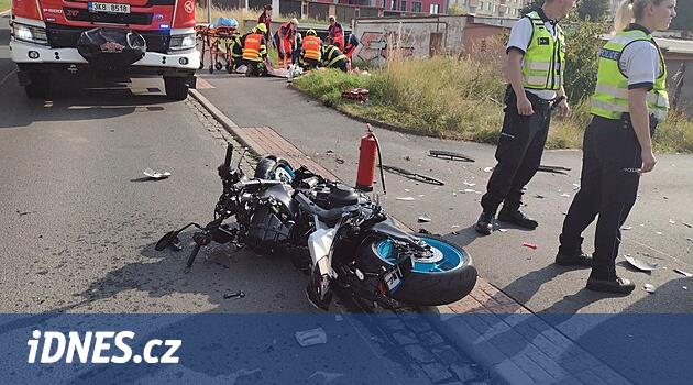 Sarhoş sürücü devirdi ve ciddi şekilde yaralanan bisikletçiler, ona yardım etmedi ve kaçtı